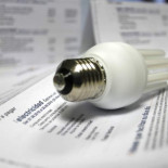 Las 7 claves sobre el cargo extra de cinco euros que las eléctricas te pasarán en el próximo recibo