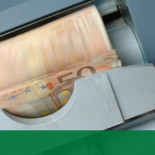 "Dije que quería llevarme la oferta del banco para verla con FACUA y amenazaron con llamar a seguridad"