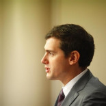 Albert Rivera debuta ante el Club Bilderberg y acompaña a Ana Botín y a Cebrián en la delegación española