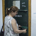 No entra en una cárcel, sino en un instituto: un día con los valientes que enseñan en las Tres Mil Viviendas