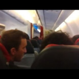 El avión en problemas con fuertes temblores en el que el comandante «pidió a los pasajeros que rezaran»