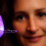 Crean un polímero capaz de “caminar” si se lo ilumina (ING)