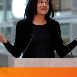 Así están comprando los ricos a los intelectuales. Y con gran éxito