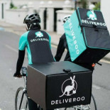 El secreto de Deliveroo: falsos autónomos, repartidores sin seguro y jornadas sin pagar