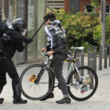 Condenado a dos años de cárcel el antidisturbios de los Mossos que aporreó la cabeza a un joven