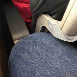 Una juez estadounidense ordena estudiar si el espacio entre asientos en los aviones es seguro