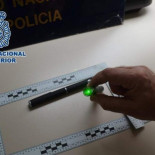 Identificados dos turistas, padre e hijo, por deslumbrar a los pilotos mientras aterrizaban