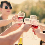 «Una copita de vino es buena para el corazón». Claro que sí, guapi