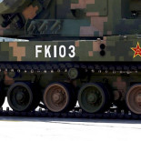 Multan a un ciudadano chino por conducir un "tanque" que él mismo había construido