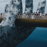 Las manos gigantes que sostienen el nuevo Golden Bridge de Vietnam