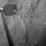 Contempla en este vídeo cómo el arpón de un satélite sirve para capturar basura espacial