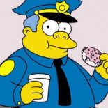 Tailandia: Policías con sobrepeso son enviados a campamento "destruye barrigas"