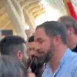 Media docena de policías locales de Valencia hacen de escoltas de Abascal en su mitin