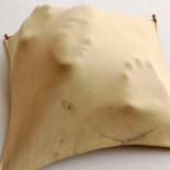 Esculturas de madera que representan figuras atrapadas, de Tung Ming-Chin