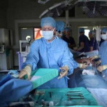 Médico en Reino Unido suspendido por trabajar 24 horas sin descanso, poniendo a los pacientes en riesgo