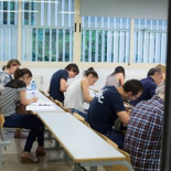 «Me han puesto un cero y tenía un 9,95»: opositores a maestro en Andalucía denuncian el cambio de los criterios