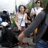 Ultranacionalistas atacan marcha del Orgullo LGBTI en Polonia