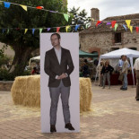 ¡Ha llegado Maroto! Paseamos por Sotosalbos con el vecino "fake" que nadie había visto