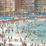 Jubilados británicos causan el caos en Benidorm con noches de sexo, drogas y alcohol
