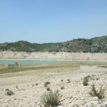 Sin agua, sin turismo, sin vida: las consecuencias económicas y demográficas del “saqueo” de los embalses