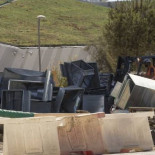 Trabajo a más de 40 grados echando asfalto