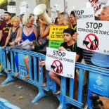 La plaza de toros de Palma intenta apagar las protestas antitaurinas con el 'Cara al sol' (cat)