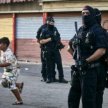 La Brimo de los Mossos recupera el control de las calles de la Mina