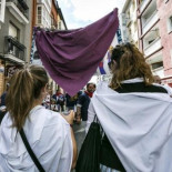 Hombre deja inconsciente de un puñetazo a una mujer en fiestas de Vitoria tras recriminarle que le hiciera tocamientos