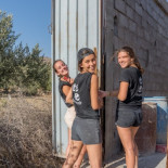 La ONG de las jóvenes belgas que fueron amenazas de muerte por llevar shorts abandona Marruecos