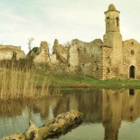 Un grupo de jubilados compra una aldea que llevaba más de 50 años abandonada