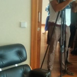 Butaca de 8.000 euros, lámpara de 2.000: los muebles del apartamento oficial de Castilla y León cuyos precios oculta