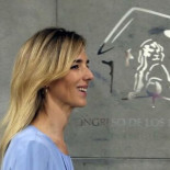 Álvarez de Toledo lleva al Parlamento un bulo sobre empresas de paquetería