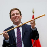 Almeida convierte el Ayuntamiento de Madrid en el INEM del PP