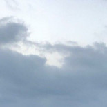 Multitudinaria cadena humana en la playa de Las Canteras para agradecer el trabajo contra el incendio de Gran Canaria