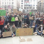 El Consulado de Brasil responde con el Himno de la Falange 'Cara al sol' ante las protestas de Fridays For Future