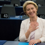 Así será el Green New Deal de Von der Leyen para la UE: viajar en avión saldrá mucho más caro y quiere un millón de VE