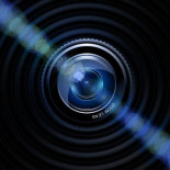 Graba a su asistenta robando en un cajón de la cómoda y sale absuelta