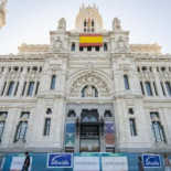 El hallazgo de azulejos originales de 1919 retrasa las obras del Palacio Cibeles