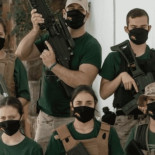 Campamentos de verano para formar a niños en el uso de armas y en «valores» como el patriotismo