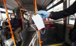 Vacían un bus urbano por una mujer sin mascarilla
