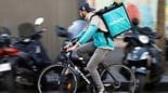 Just Eat se enfrenta a Deliveroo y Glovo y pide acabar con los falsos autónomos