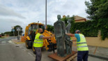 El Ayuntamiento retira la escultura a la familia y propone remodelarla para que no solo represente al modelo tradicional