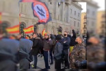 Un acto de Abascal y Vox en Barcelona acaba con banderas nazis y cánticos franquistas