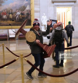 El asaltante que robó un atril del Capitolio lo pone a subasta en eBay por 14.900 dólares