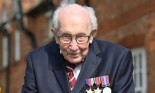 Muere el capitán Sir Tom Moore a los 100 años por Covid-19 [ENG]