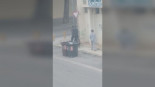 Pillan al acusado de las 700 pintadas nazis cuando dibujaba una esvástica