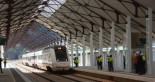 Aplausos y emoción en Canfranc ante la llegada del tren a la nueva estación