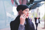 ¿Cómo puedo denunciar un número de teléfono fraudulento o que llama sin cesar?