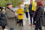 La extrema derecha escocesa acosa a Sturgeon a la salida del colegio electoral. [ENG]