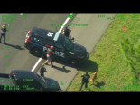 Un hombre roba un  coche patrulla de Policía y cuando intentan capturarlo se fuga en un segundo coche policial